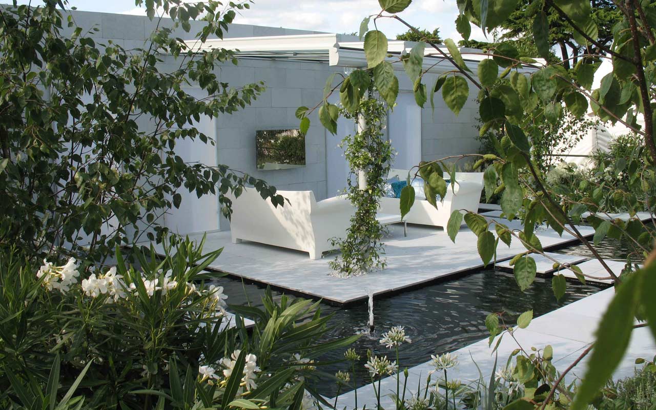 Award winning garden with white sofa and water feature