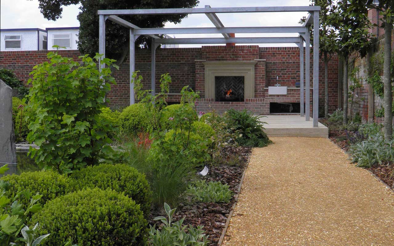 BALI Award garden with romsey gravel path and fireplace